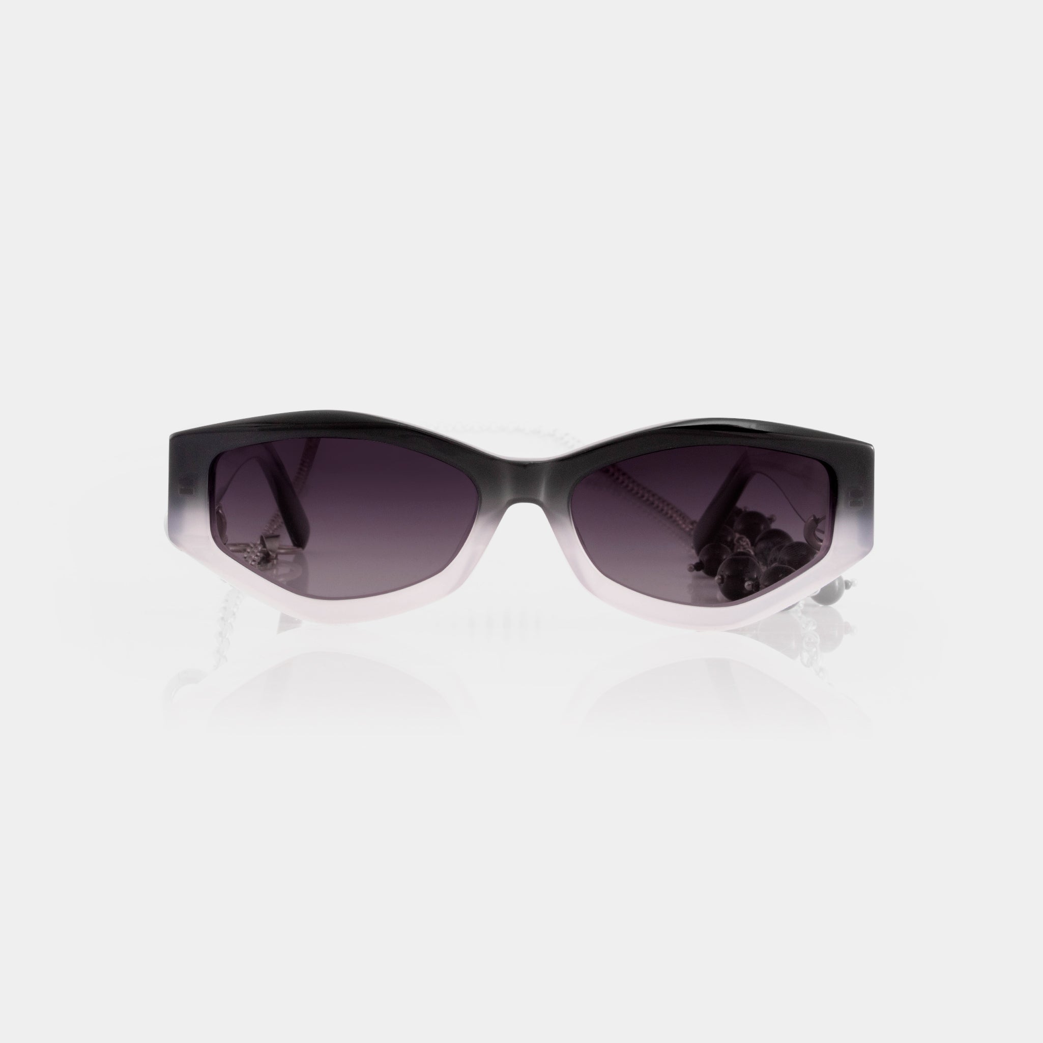 Gafas de sol Arena , FENTO: acetato negro degradado, vibe clásico y protección UV. Diseñadas en Medellín. Envíos en Colombia. Compra online.