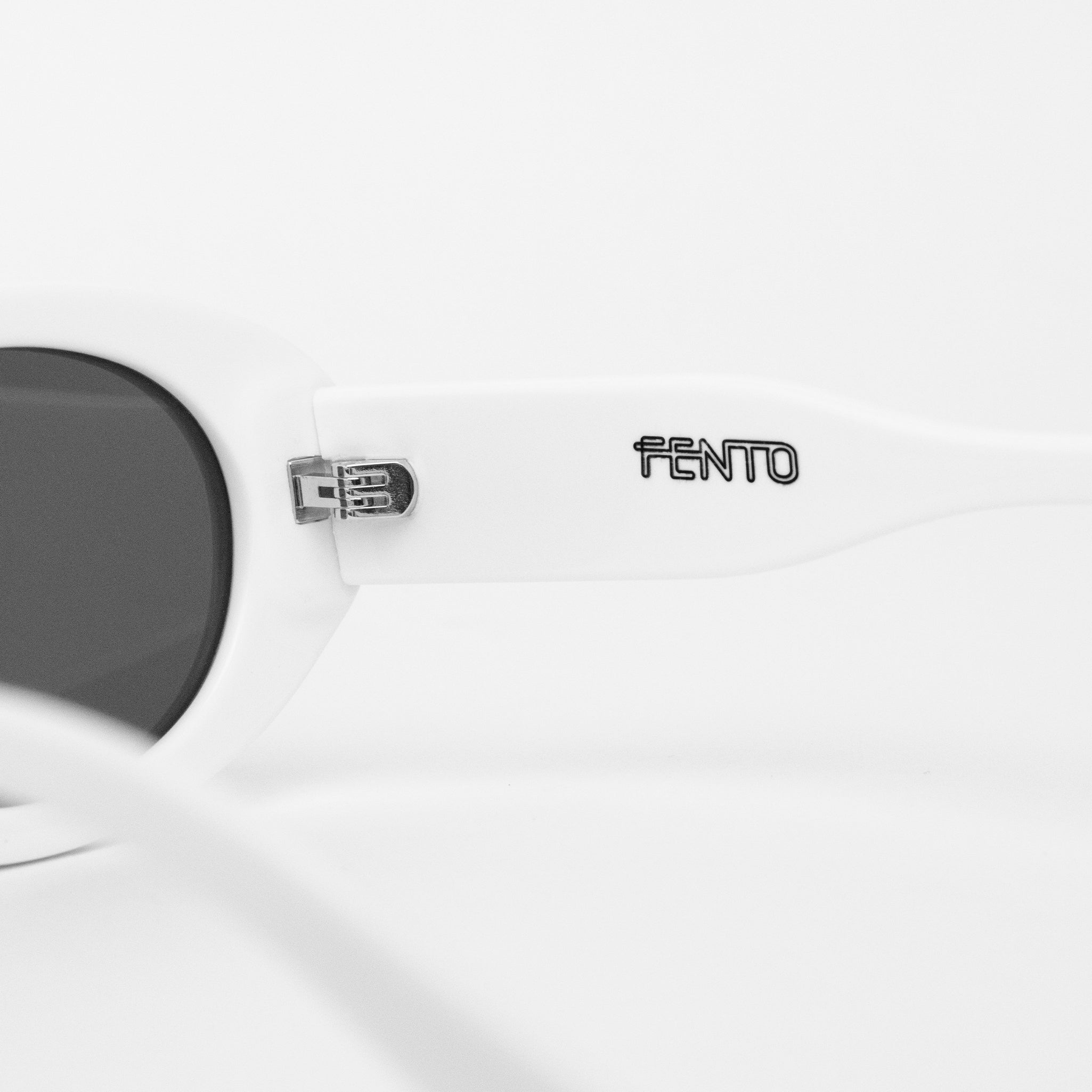 Audrey sunglasses en acetato blanco con lentes oscuras