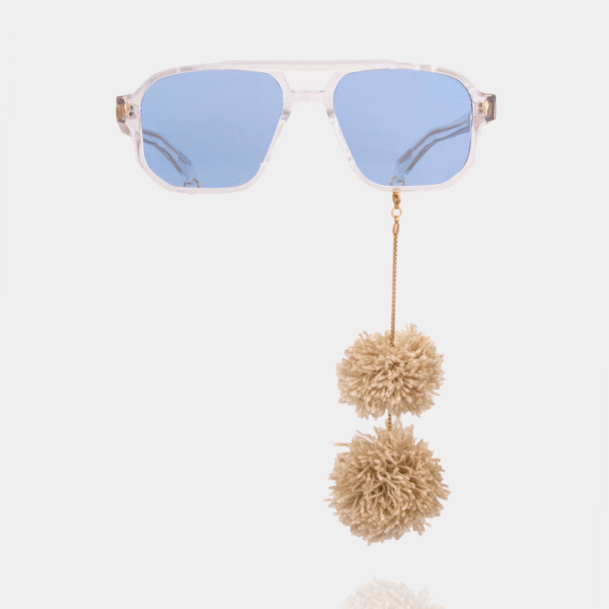 Gafas de sol Sunna, FENTO: acetato transparente, vibe clásico y gafas cuadradas y protección UV. Diseñadas en Medellín. Envíos en Colombia. Compra online.