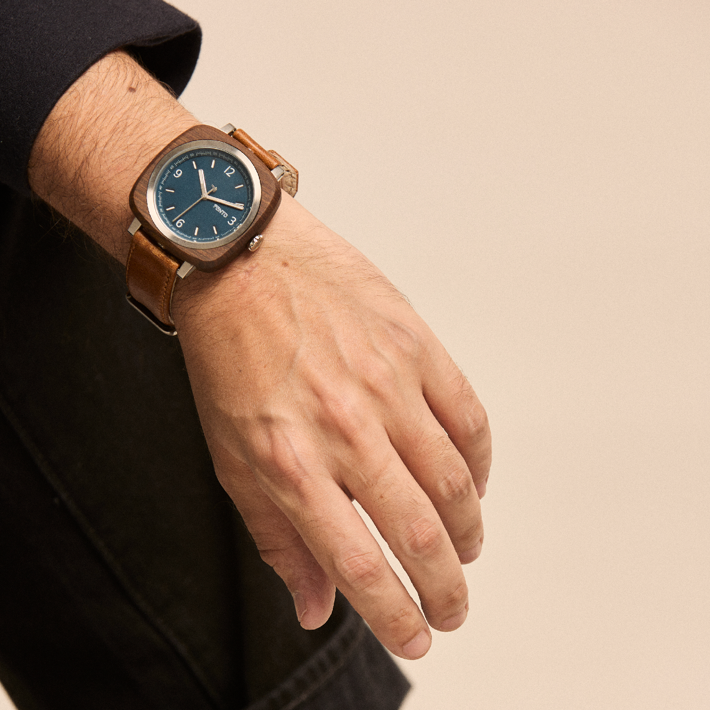 Reloj elegante para hombre Foster – madera marrón, detalles metálicos y correa de piel