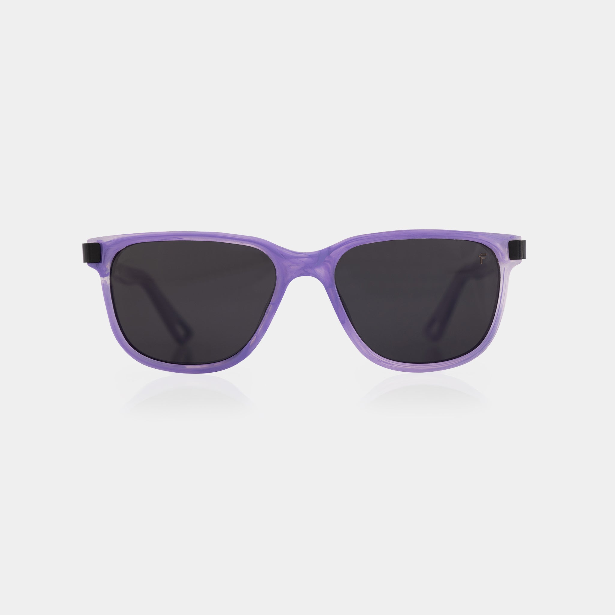 Gafas de sol Specta Nuquí Fusion Purple hechas con plástico reciclado. Diseñadas en Medellín. Envíos en Colombia.