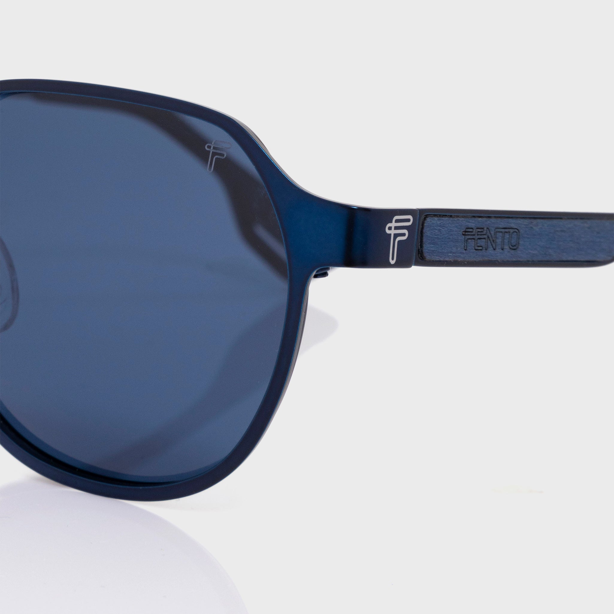 Gafas Freeport azul marino – estilo elegante en acero inoxidable